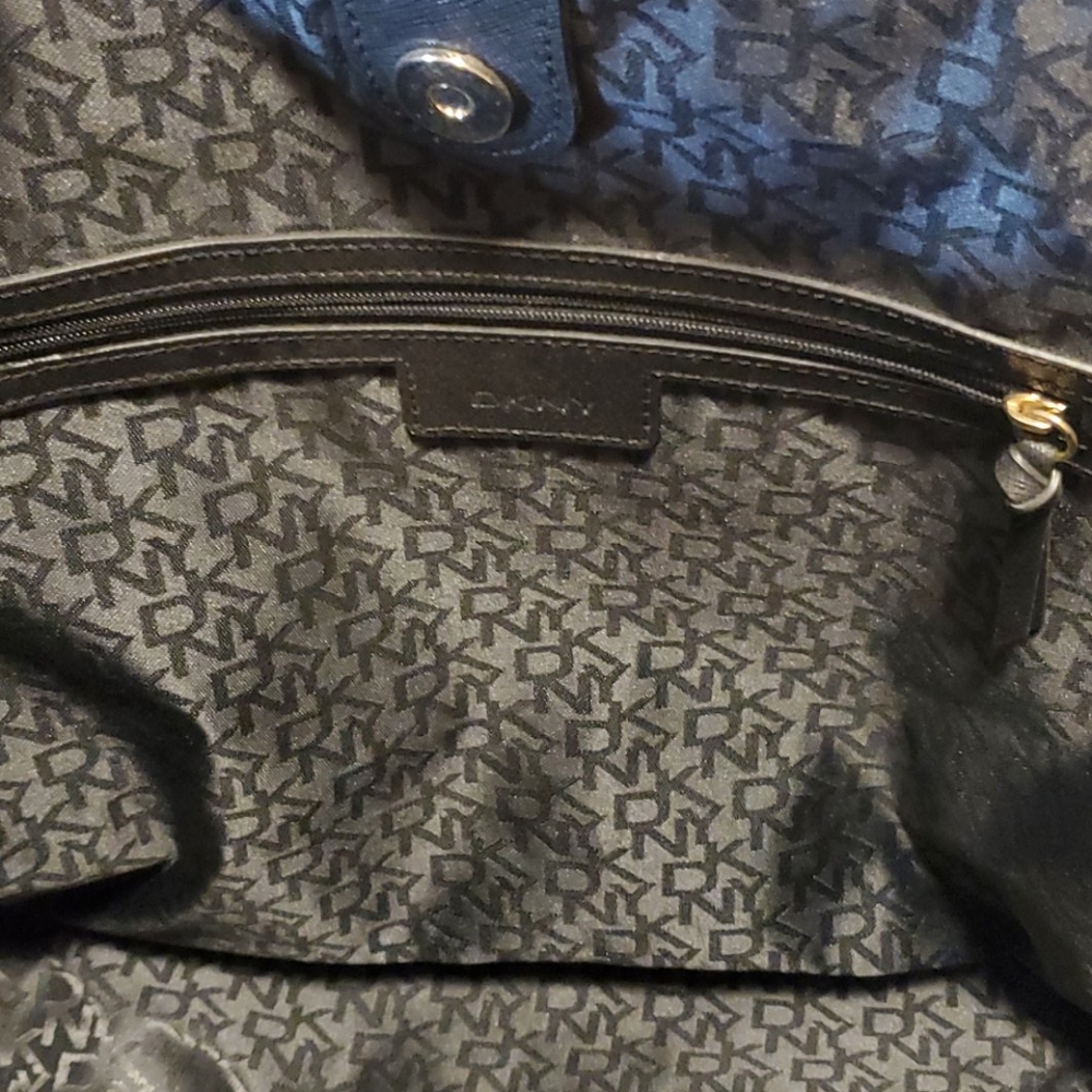 Large DNKY purse - Picture 3 of 4